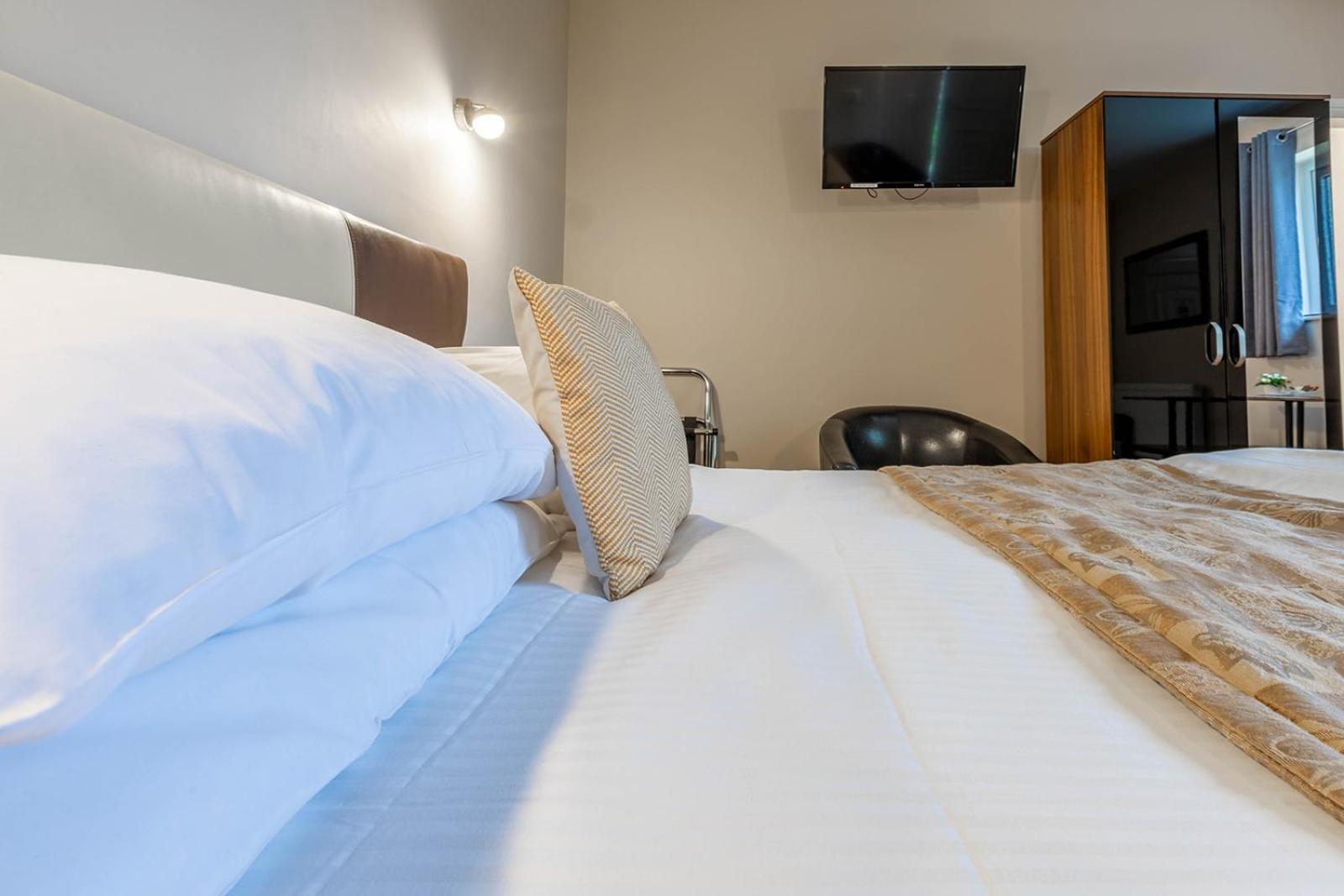Roger Ground Guest House - With Onsite Car Parking Уиндермир Экстерьер фото